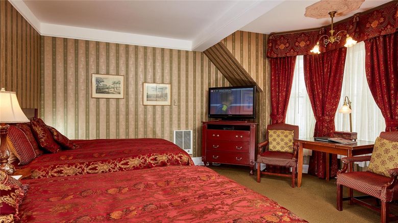 <b>Queen Anne Hotel Room</b>. Images powered by <a href="https://iceportal.shijigroup.com/" title="IcePortal" target="_blank">IcePortal</a>.