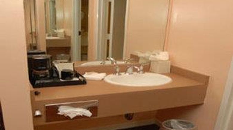 <b>Campbell Inn Room</b>. Images powered by <a href="https://iceportal.shijigroup.com/" title="IcePortal" target="_blank">IcePortal</a>.