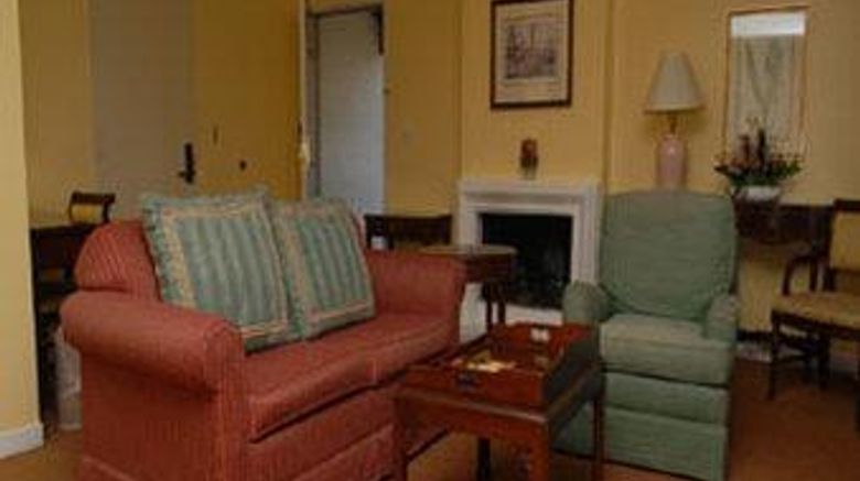 <b>Campbell Inn Room</b>. Images powered by <a href="https://iceportal.shijigroup.com/" title="IcePortal" target="_blank">IcePortal</a>.