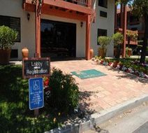 Campbell Inn Exterior