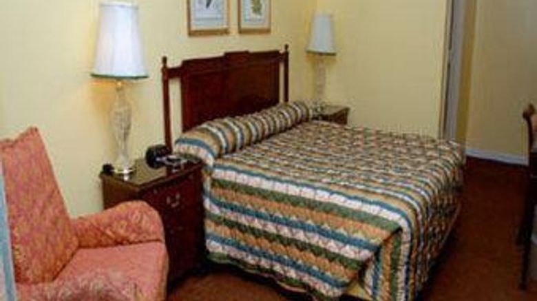<b>Campbell Inn Room</b>. Images powered by <a href="https://iceportal.shijigroup.com/" title="IcePortal" target="_blank">IcePortal</a>.