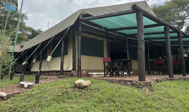 Kirawira Serena Camp Exterior