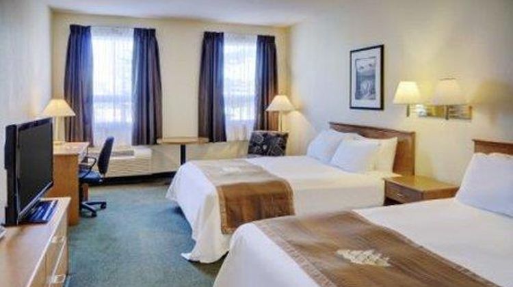 Lakeview Inn & Suites Okotoks Room