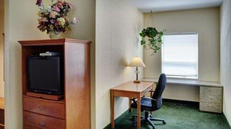 Lakeview Inn & Suites Okotoks Room