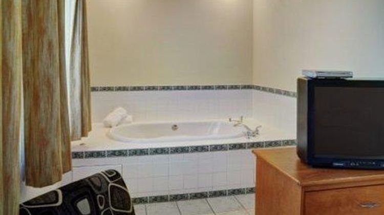 Lakeview Inn & Suites Okotoks Room