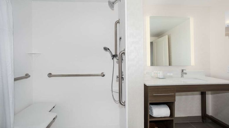 <b>Homewood Suites by Hilton Room</b>. Images powered by <a href="https://iceportal.shijigroup.com/" title="IcePortal" target="_blank">IcePortal</a>.