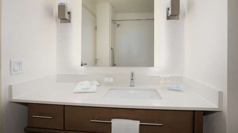 <b>Homewood Suites by Hilton Room</b>. Images powered by <a href="https://iceportal.shijigroup.com/" title="IcePortal" target="_blank">IcePortal</a>.