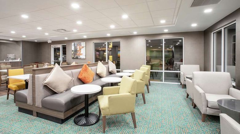 <b>Homewood Suites by Hilton Lobby</b>. Images powered by <a href="https://iceportal.shijigroup.com/" title="IcePortal" target="_blank">IcePortal</a>.