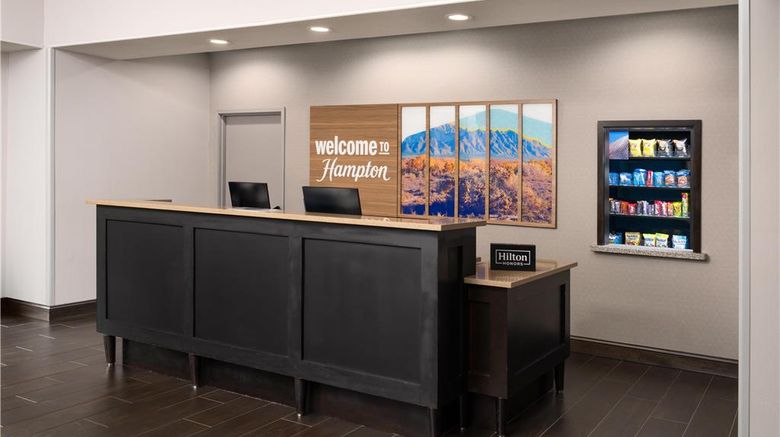 <b>Hampton Inn & Suites Albuquerque North Lobby</b>. Images powered by <a href="https://iceportal.shijigroup.com/" title="IcePortal" target="_blank">IcePortal</a>.