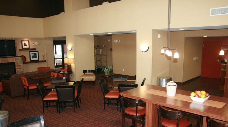 Hampton Inn & Suites Aberdeen Lobby