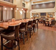 Hampton Inn & Suites Aberdeen Lobby