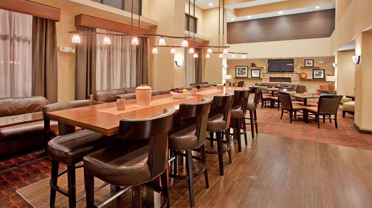 Hampton Inn & Suites Aberdeen Lobby