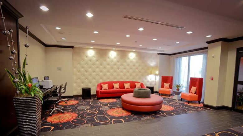 <b>Hampton Inn & Suites Albany, GA Lobby</b>. Images powered by <a href="https://iceportal.shijigroup.com/" title="IcePortal" target="_blank">IcePortal</a>.