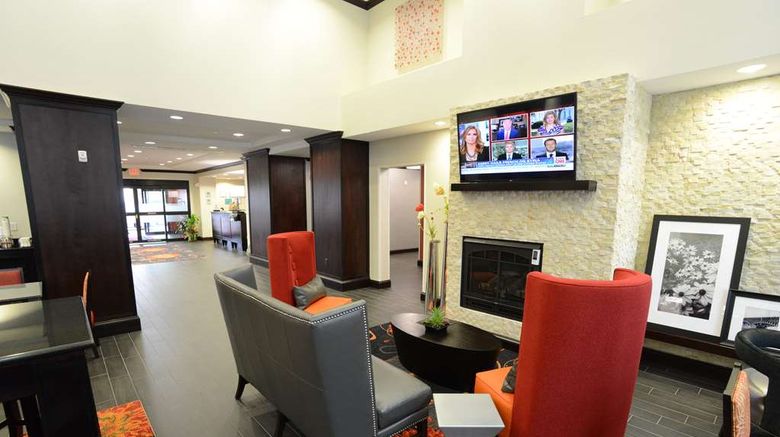 <b>Hampton Inn & Suites Albany, GA Lobby</b>. Images powered by <a href="https://iceportal.shijigroup.com/" title="IcePortal" target="_blank">IcePortal</a>.