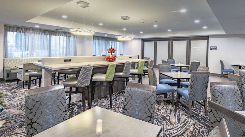 <b>Hampton Inn Waco North Lobby</b>. Images powered by <a href="https://iceportal.shijigroup.com/" title="IcePortal" target="_blank">IcePortal</a>.