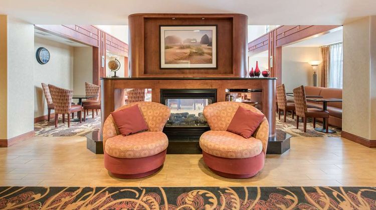Hampton Inn & Suites Arcata Lobby