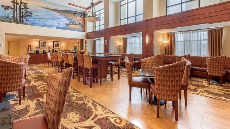 Hampton Inn & Suites Arcata Lobby