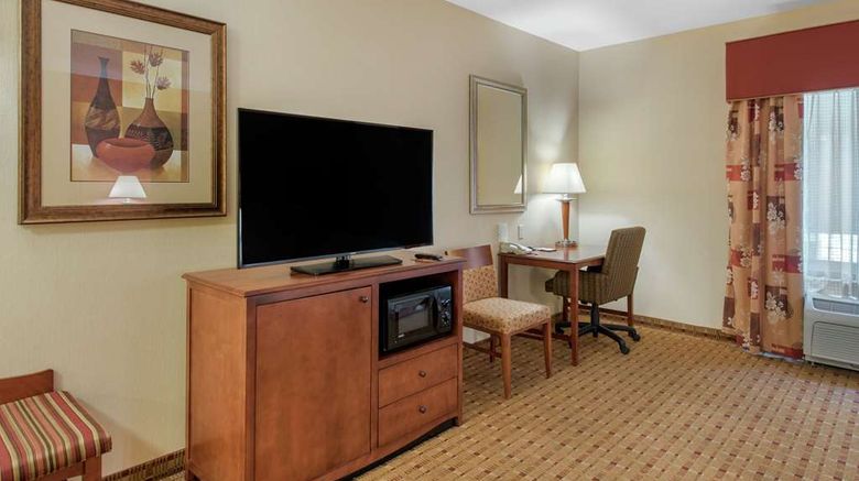 <b>Hampton Inn & Suites Arcata Room</b>. Images powered by <a href="https://iceportal.shijigroup.com/" title="IcePortal" target="_blank">IcePortal</a>.