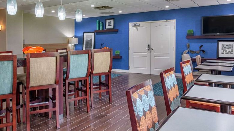 <b>Hampton Inn Adel Restaurant</b>. Images powered by <a href="https://iceportal.shijigroup.com/" title="IcePortal" target="_blank">IcePortal</a>.