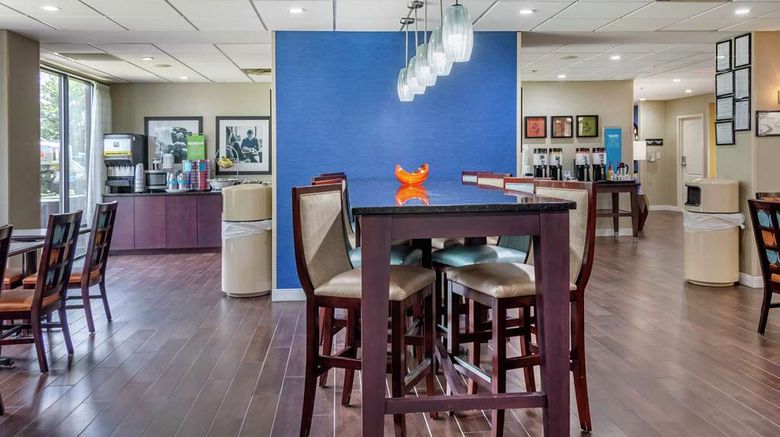 <b>Hampton Inn Adel Restaurant</b>. Images powered by <a href="https://iceportal.shijigroup.com/" title="IcePortal" target="_blank">IcePortal</a>.