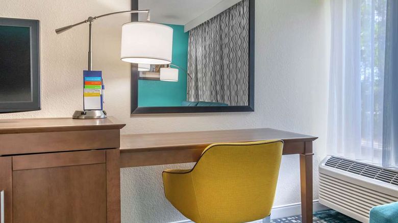 <b>Hampton Inn Adel Room</b>. Images powered by <a href="https://iceportal.shijigroup.com/" title="IcePortal" target="_blank">IcePortal</a>.