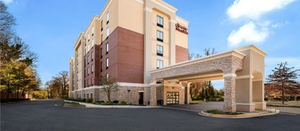 Hampton Inn & Suites, Camp Springs Exterior