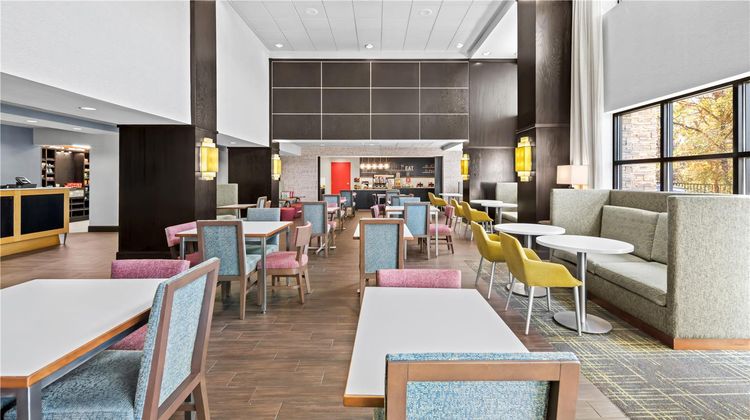 Hampton Inn & Suites, Camp Springs Restaurant