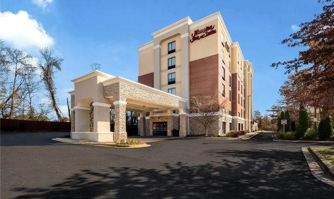 Hampton Inn & Suites, Camp Springs Exterior