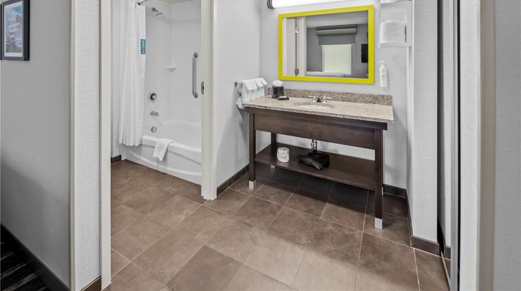 Hampton Inn & Suites, Camp Springs Room