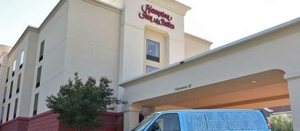 Hampton Inn & Suites Alexandria Exterior