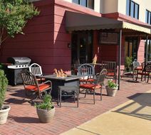 Hampton Inn & Suites Alexandria Exterior