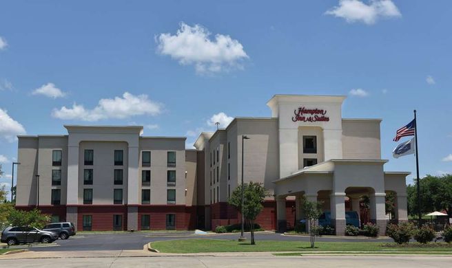 Hampton Inn & Suites Alexandria Exterior