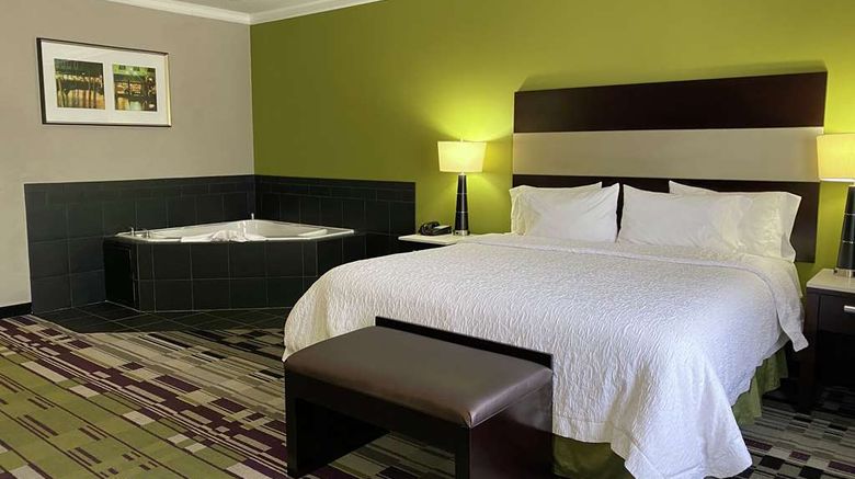 <b>Hampton Inn by Hilton Leesville Fort Polk Room</b>. Images powered by <a href="https://iceportal.shijigroup.com/" title="IcePortal" target="_blank">IcePortal</a>.