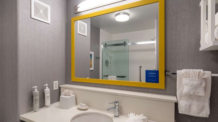 Hampton Inn & Suites Agoura Hills Room