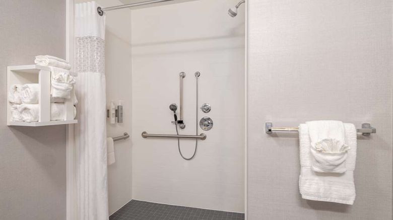 <b>Hampton Inn & Suites Agoura Hills Room</b>. Images powered by <a href="https://iceportal.shijigroup.com/" title="IcePortal" target="_blank">IcePortal</a>.