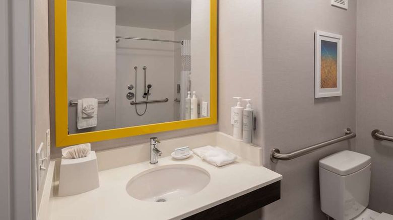 <b>Hampton Inn & Suites Agoura Hills Room</b>. Images powered by <a href="https://iceportal.shijigroup.com/" title="IcePortal" target="_blank">IcePortal</a>.