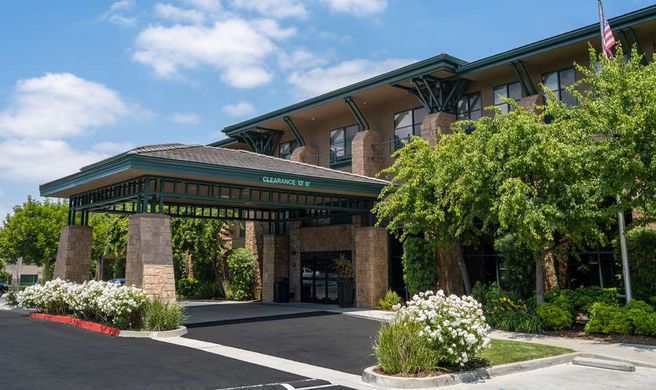 Hampton Inn & Suites Agoura Hills Exterior