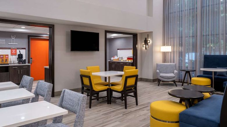 <b>Hampton Inn & Suites Agoura Hills Lobby</b>. Images powered by <a href="https://iceportal.shijigroup.com/" title="IcePortal" target="_blank">IcePortal</a>.