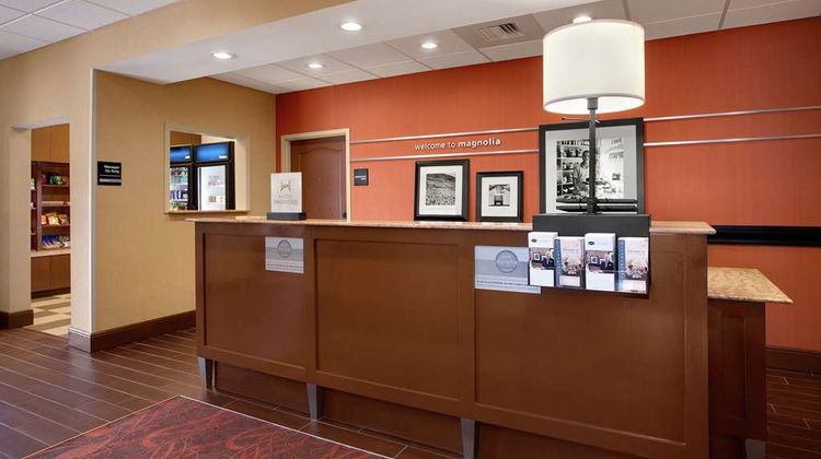 Hampton Inn Magnolia Lobby