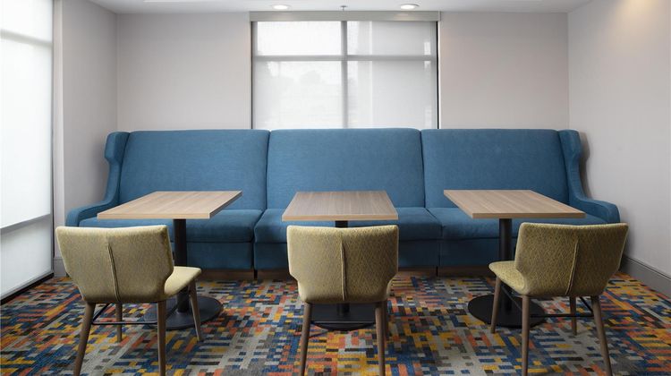 Hampton Inn Magnolia Lobby