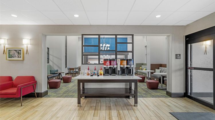 Hampton Inn & Suites Augusta West Lobby