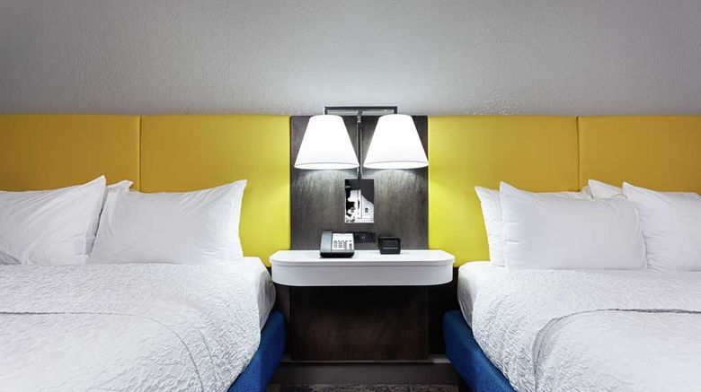 <b>Hampton Inn Amelia Island Room</b>. Images powered by <a href="https://iceportal.shijigroup.com/" title="IcePortal" target="_blank">IcePortal</a>.