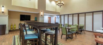 Hampton Inn & Suites-Albany Arpt Lobby