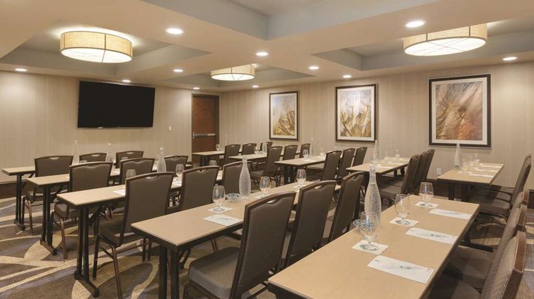 <b>Embassy Suites Saratoga Springs Meeting</b>. Images powered by <a href="https://iceportal.shijigroup.com/" title="IcePortal" target="_blank">IcePortal</a>.