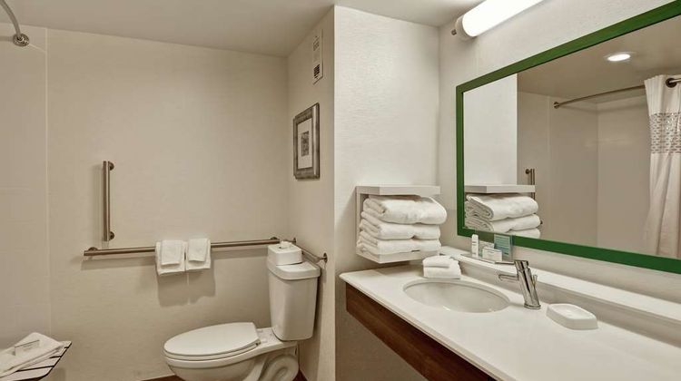 Hampton Inn Albany-Wolf Rd (Airport) Room