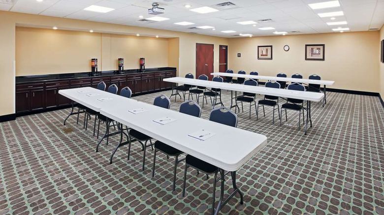 <b>Hampton Inn & Suites Dumas Meeting</b>. Images powered by <a href="https://iceportal.shijigroup.com/" title="IcePortal" target="_blank">IcePortal</a>.