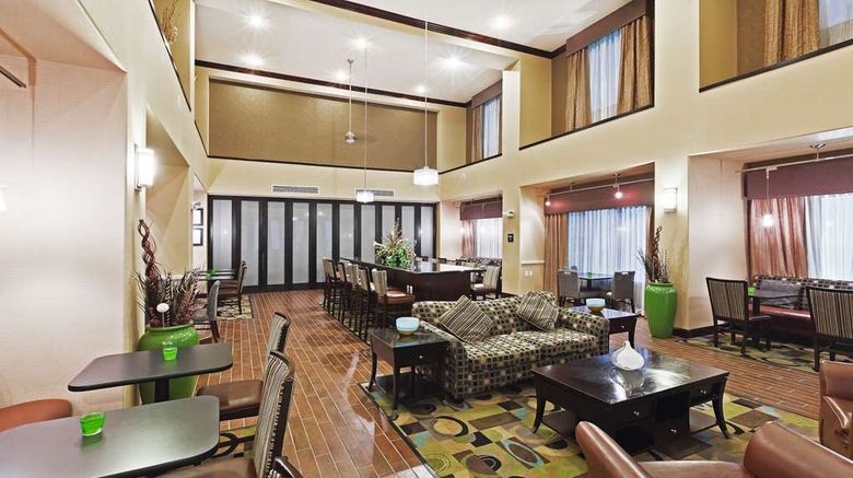 <b>Hampton Inn & Suites Dumas Lobby</b>. Images powered by <a href="https://iceportal.shijigroup.com/" title="IcePortal" target="_blank">IcePortal</a>.