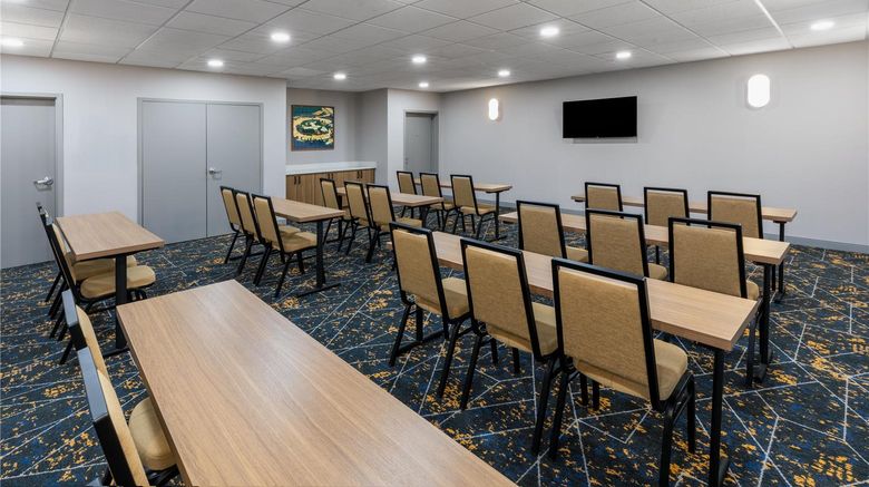 <b>Hampton Inn & Suites Tomball Meeting</b>. Images powered by <a href="https://iceportal.shijigroup.com/" title="IcePortal" target="_blank">IcePortal</a>.