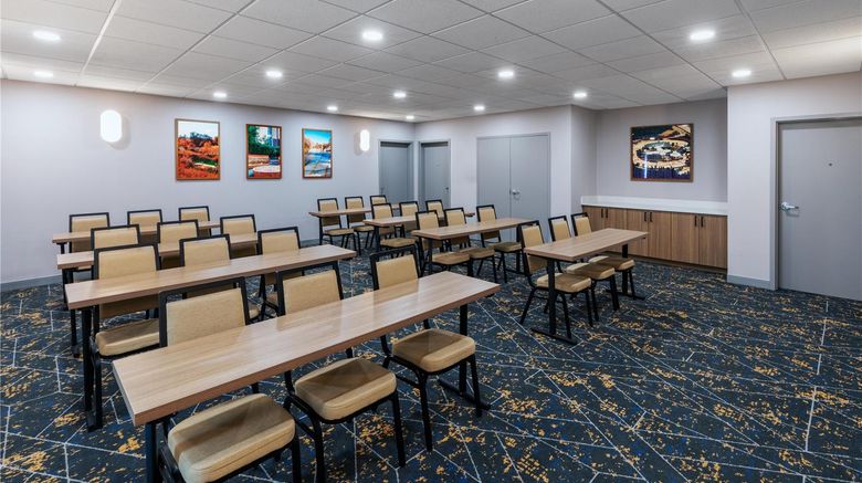 <b>Hampton Inn & Suites Tomball Meeting</b>. Images powered by <a href="https://iceportal.shijigroup.com/" title="IcePortal" target="_blank">IcePortal</a>.