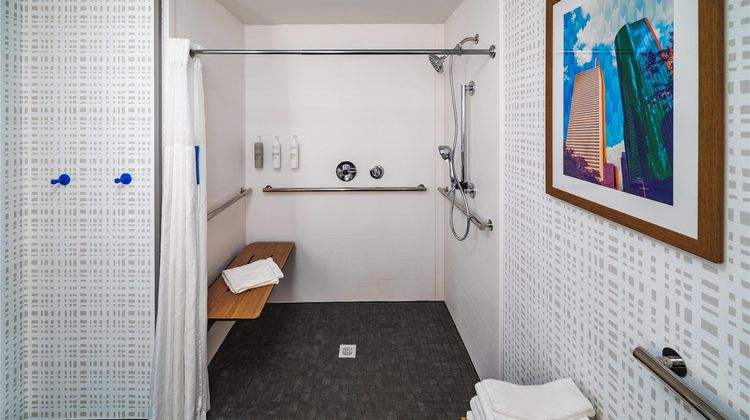 Hampton Inn & Suites Tomball Room